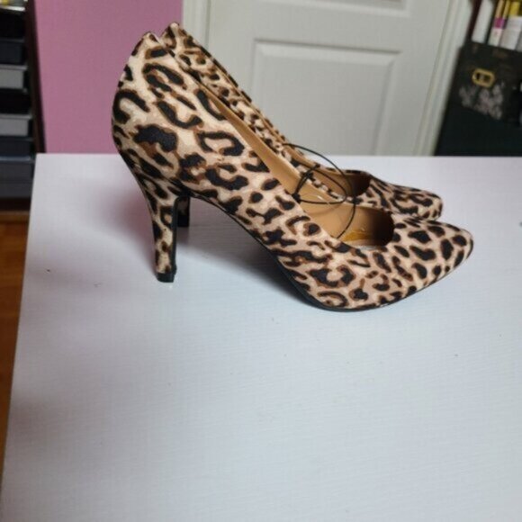 NWT Forever 21 Pointy Toe Animal Print Leopard Print Heels size 6 - Picture 5 of 8